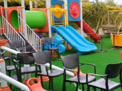 Kendi i lojrave ne hapsiren e jashtme te lokalit Kendi i lojrave ne hapsiren e jashtme te lokalit